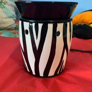 Scentsy Black and White Striped Wax Warmer & Wax Bars